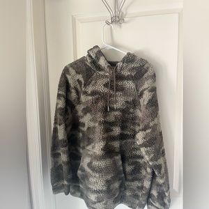 Camo Fuzzy Hoodie Men’s Large Sheep